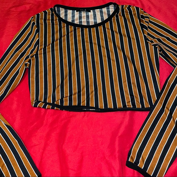 Woman’s crop top black and gold size small - Picture 5 of 7